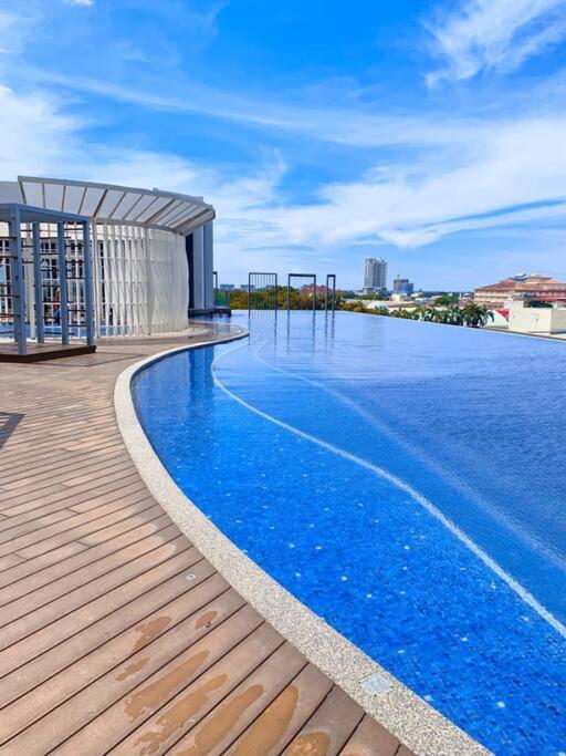Netflix 2 Bedroom Troika Kota Bharu Homestay 1812 Εξωτερικό φωτογραφία